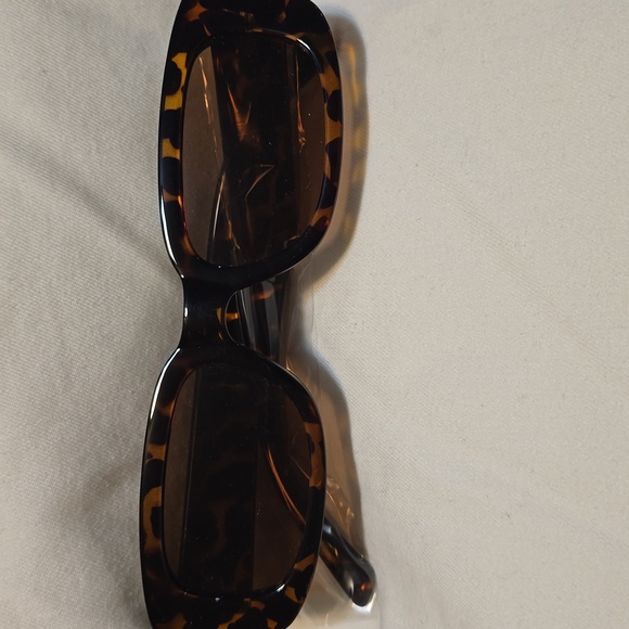 Stylish Women's Sunglasses Set - Black, Green, Blue, Brown😎 - Picture 2 of 6